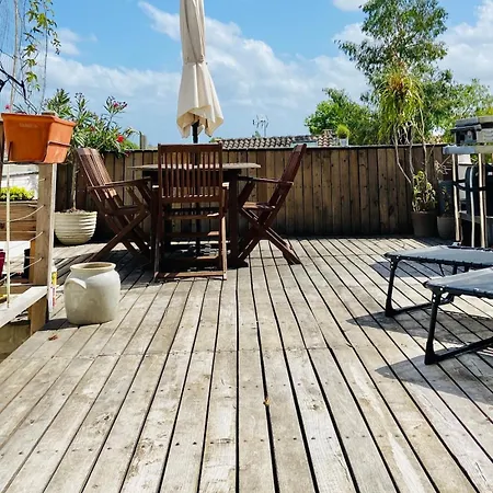 Maison Entiere Avec Terrasse Surelevee Villa Pauillac