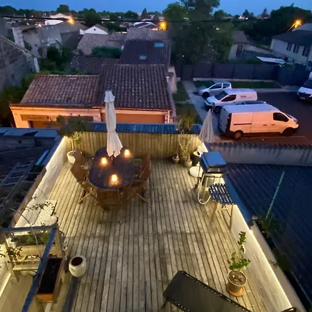 Maison Entiere Avec Terrasse Surelevee *