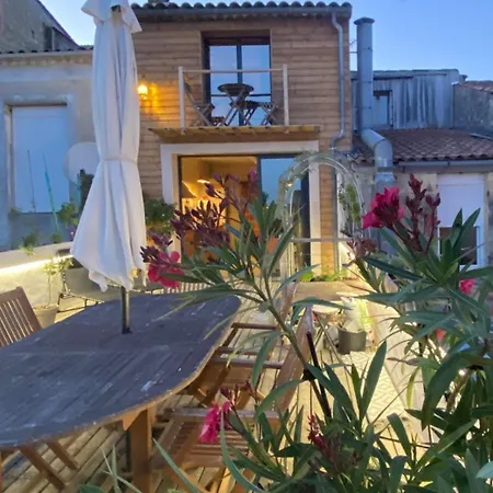 Maison Entiere Avec Terrasse Surelevee *