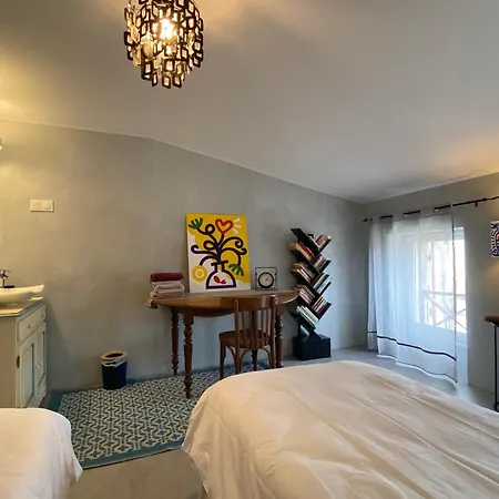 Maison Entiere Avec Terrasse Surelevee *