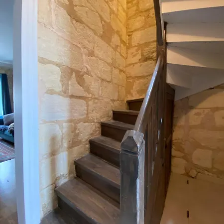 Maison Entiere Avec Terrasse Surelevee
